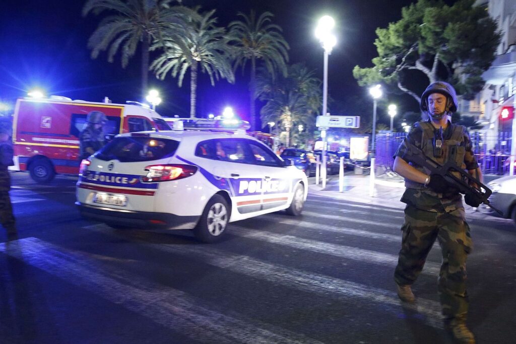 Ο κόσμος τρελάθηκε την Πρωτοχρονιά: Σκότωσε με αυτόματο όπλο 11 άτομα, σύζυγο γιατί τον χώρισε, παιδί κι εραστή της συζύγου!