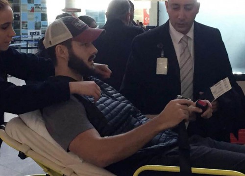 Αμερικανός θαμώνας του Reina πυροβολήθηκε και διασώθηκε παριστάνοντας τον νεκρό