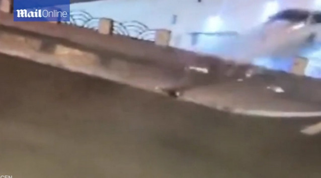 Η στιγμή σφοδρού τροχαίου στην Κίνα! Έσβησε στην άσφαλτο – Χαροπαλεύει η κοπέλα του (βίντεο)