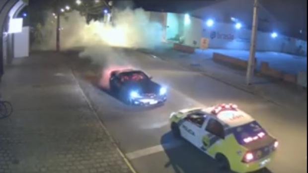 Oδηγός Corvette πήγε να κάνει ντόνατς αλλά αποδείχθηκε μεγάλος … γκαντέμης (βίντεο)