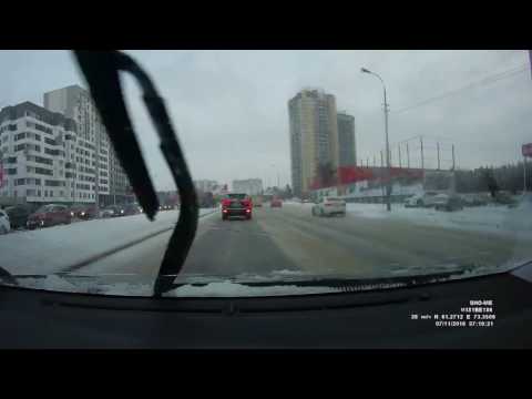 Η στιγμή που αυτοκίνητο ξεφεύγει από το δρόμο και … καταλήγει στο αντίθετο ρεύμα (βίντεο)