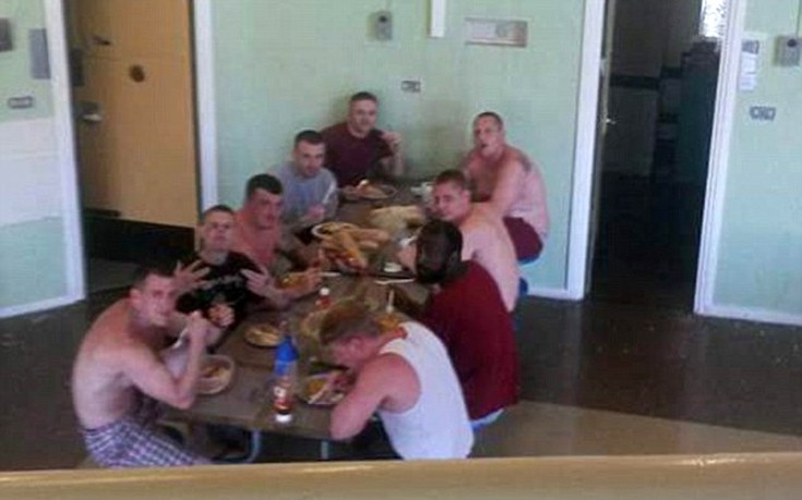 «Ζωή και κότα» για Αλβανούς κρατούμενους σε φυλακή της Αγγλίας (φωτό)