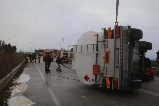 Ανατροπή βυτιοφόρου με προπάνιο στην παλαιά Ε.Ο. Λάρισας – Βόλου