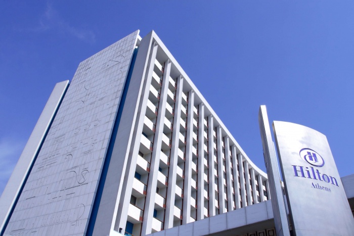 Στέλεχος της Novartis ανήμερα Πρωτοχρονιά ανέβηκε στον 13ο όροφο του Hilton και απείλησε να πέσει στο κενό