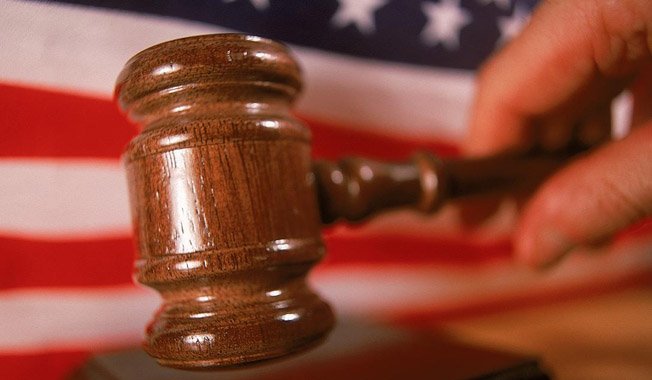 ΗΠΑ: Αμερικανός δικαστής δωροδοκούνταν με έρωτα, χάπια και μετρητά