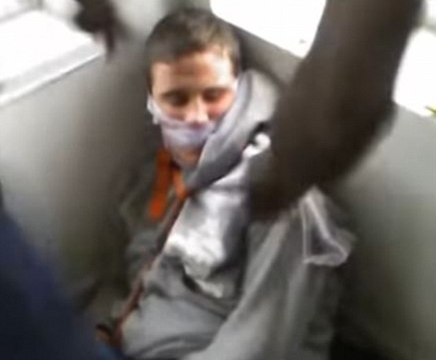 Βασάνισαν άνθρωπο με ειδικές ανάγκες στις ΗΠΑ για να φωνάξει συνθήματα κατά του Τραμπ (βίντεο)