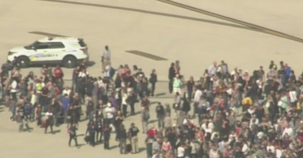 Πληροφορίες για νέους πυροβολισμούς στο αεροδρόμιο της Φλόριντα (βίντεο)