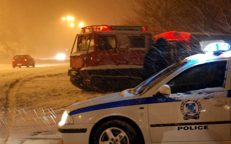 Ενισχύονται οι δυνάμεις της Πυροσβεστικής προς αρωγή των εγκλωβισμένων στην Πατρών-Κορίνθου