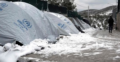 «Γιατροί Χωρίς Σύνορα» για Παρίσι: «Άνδρες της αστυνομίας ξυπνούν μετανάστες και κατάσχουν τις κουβέρτες τους»