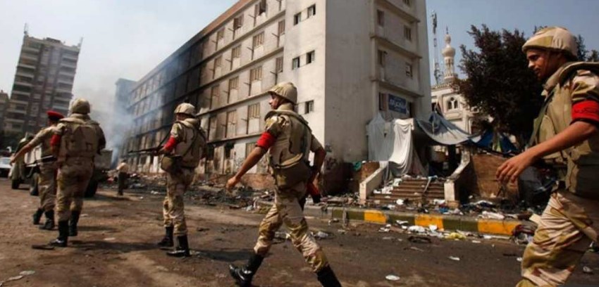 Αίγυπτος: Τουλάχιστον οκτώ αστυνομικοί νεκροί και 13 τραυματίες σε βομβιστική επίθεση αυτοκτονίας (φωτό)
