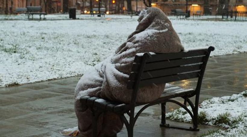 Δήμος Αθηναίων: Πειθαρχικός έλεγχος σε υπάλληλο που άφησε άστεγο στο χιόνι