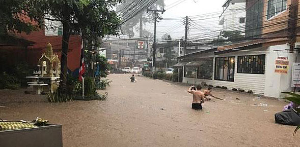 Ταϊλάνδη: Οι σφοδρές πλημμύρες προκάλεσαν χάος και μποτιλιάρισμα 200 χλμ.