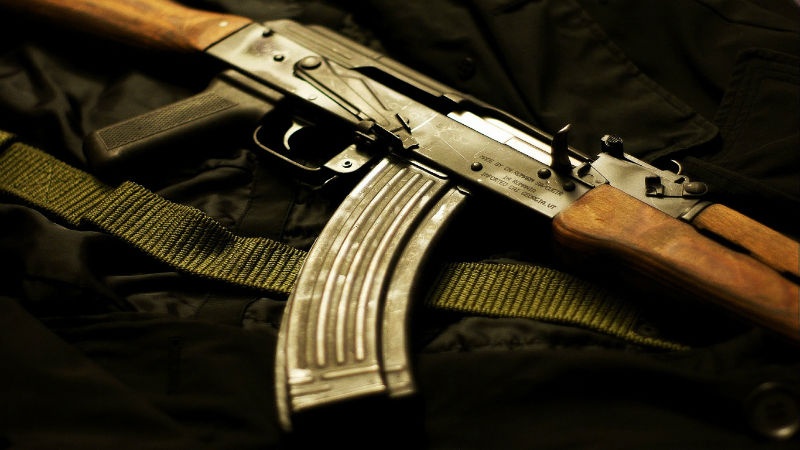 ΕΚΤΑΚΤΟ: Θέρισαν με AK-47 Kαλάσνικοφ κλούβα των ΜΑΤ στην Χ.Τρικούπη – Τραυμάτισαν αστυνομικό (upd)