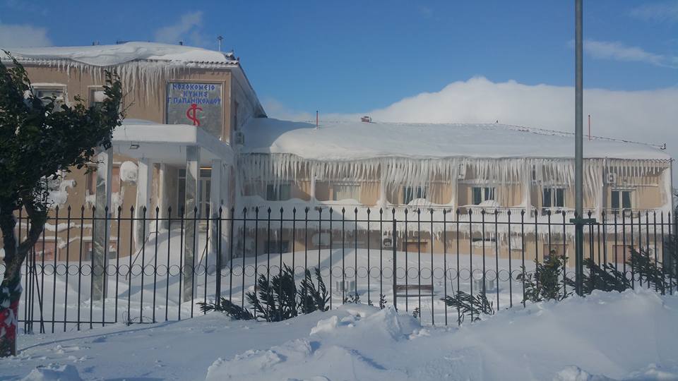 Εύβοια: «Θάφτηκε» από τα χιόνια το νοσοκομείο της Κύμης βγαίνοντας ουσιαστικά εκτός λειτουργίας (φωτό)