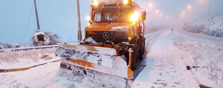 Στη «κατάψυξη» η χώρα: Ακυρώσεις πτήσεων, κλειστά σχολεία, κυκλοφοριακά προβλήματα