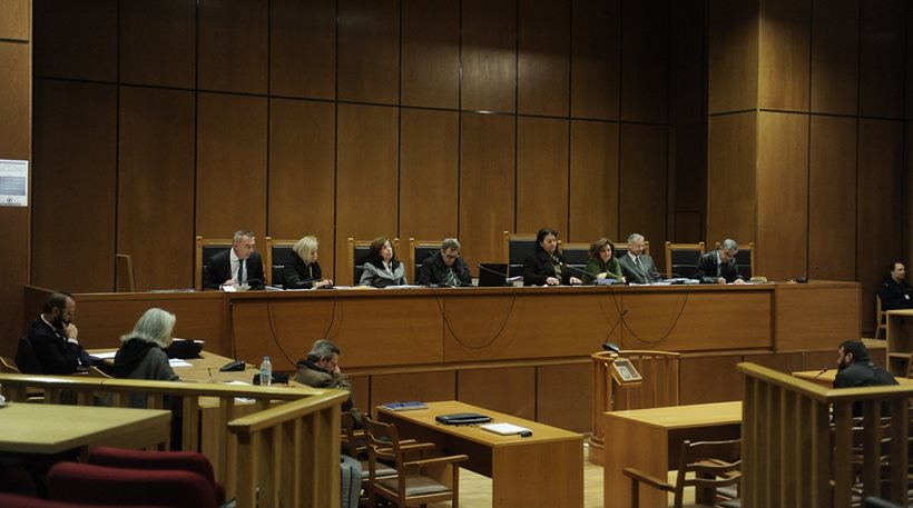 Λαϊκός Σύνδεσμος: Ανέβηκαν οι τόνοι στη δίκη του Ευ. Μπούκουρα