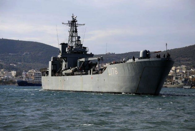 Λέσβος: Αρνούνται να μεταφερθούν στο αρματαγωγό πλοίο οι πρόσφυγες – Φοβούνται μήπως τους πάνε σε άλλο νησί