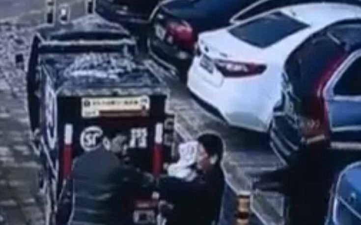 Κίνα: «Πα-τέρας» ήθελε να πουλήσει τον πέντε μηνών γιο του για να αγοράσει αμάξι στη σύζυγο (φωτό, βίντεο)