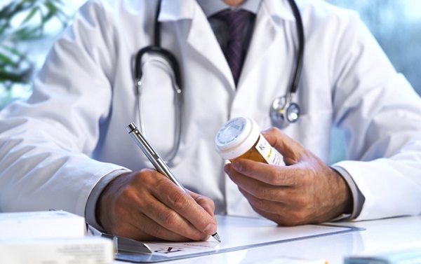 Ρόδος: Δύο γιατροί και μια νοσηλεύτρια με πλαστά πτυχία σε νοσοκομείο!