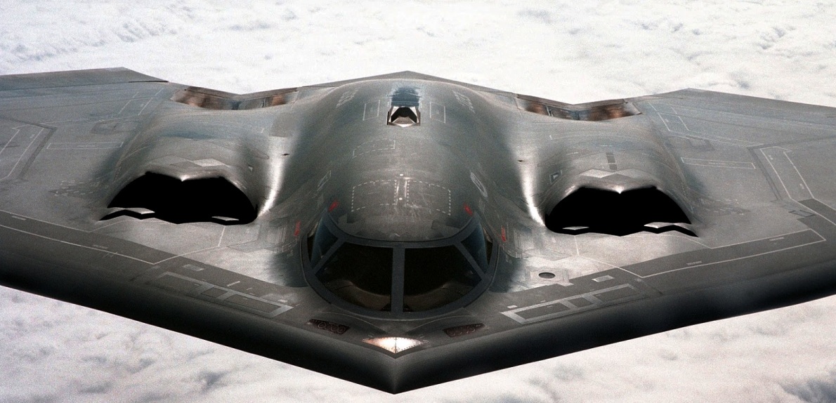 «Πάνω» από το «Ναύαρχος Κουζνέτσοφ» πέταξαν τα δύο αμερικανικά stealth B-2A που βομβάρδισαν στη Λιβύη