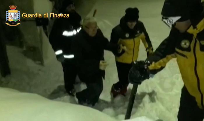 Ιταλία: Δεν επιβεβαιώνουν οι αρχές τον απεγκλωβισμό των 3 τουριστών