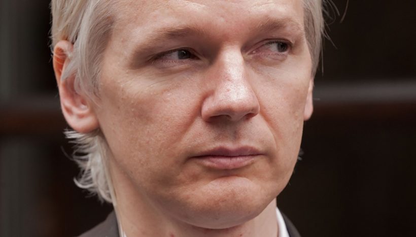 Ο Julian Assange πήρε πίσω την υπόσχεσή του να παραδοθεί αν μειωθεί η ποινή της Τσέλσι Μάνινγκ