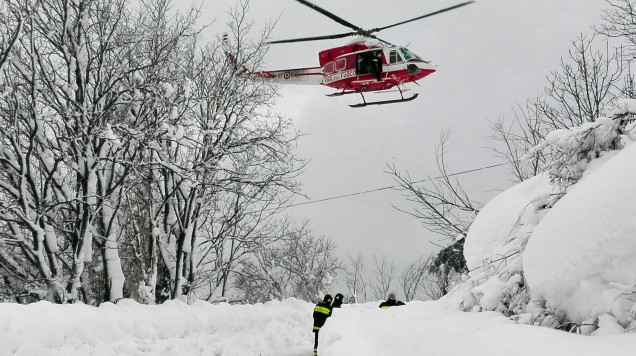 Ιταλία: Κανένας επιζών μέχρι στιγμής στο ξενοδοχείο – Ανασύρθηκε και τρίτος νεκρός