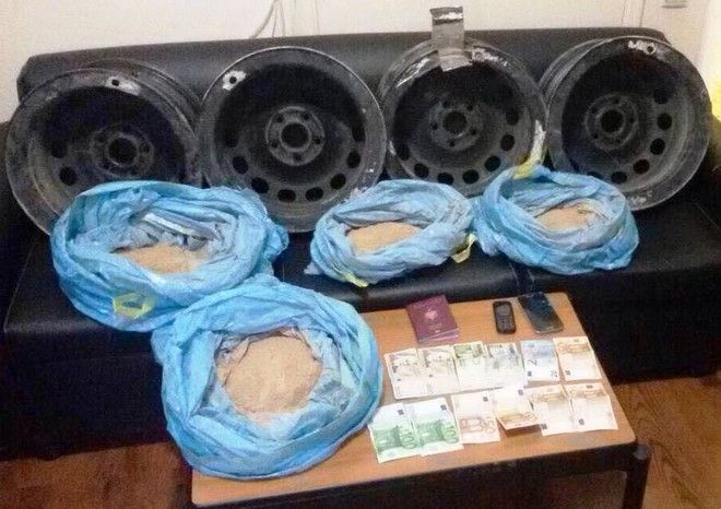ΕΛΑΣ: Συνελήφθη 34χρονος που μετέφερε ηρωίνη από την Τουρκία, κρυμμένη σε ζάντες ΙΧ (βίντεο)
