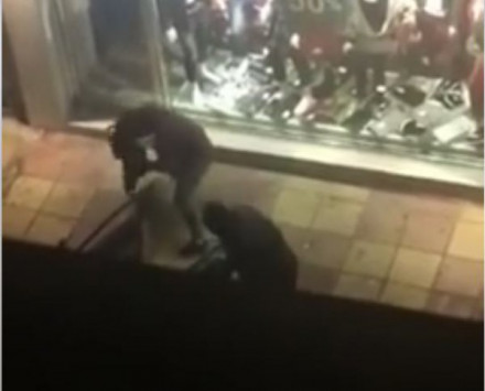 Θεσσαλονίκη: Κατέγραψε τη διάρρηξη καταστήματος από το μπαλκόνι της – Δείτε το βίντεο-ντοκουμέντο