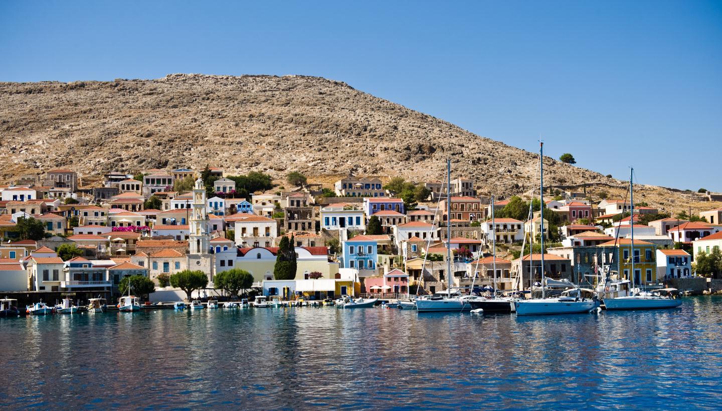 Ρόδος: Κάτοικοι της Χάλκης κατέθεσαν αγωγή για βιβλίο που περιγράφει όργια σε μοναστήρι