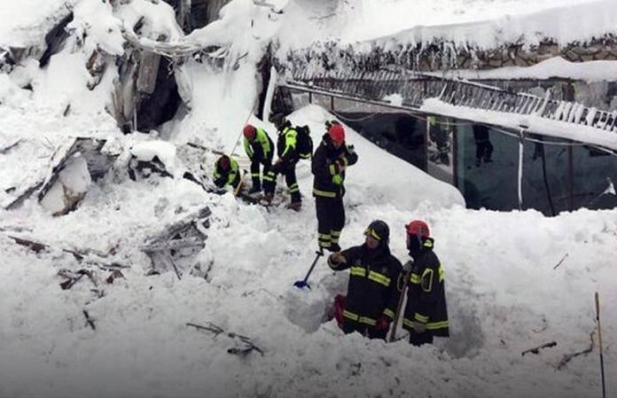 Ιταλία: Επτά οι νεκροί από τη χιονοστιβάδα στο Rigopiano – Εξανεμίζονται οι ελπίδες