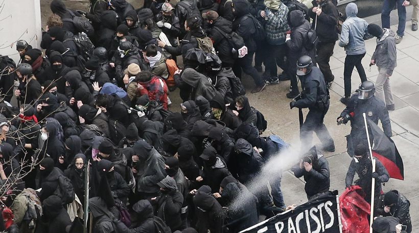 ΗΠΑ: «Βαριά καμπάνα» στους συλληφθέντες δημοσιογράφους των διαδηλώσεων κατά του Ντ. Τραμπ