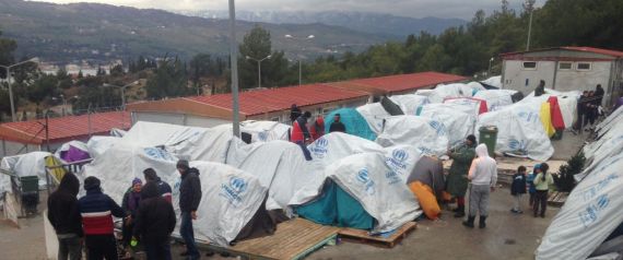 Διαμαρτυρόμενοι πρόσφυγες έκλεισαν την παλιά εθνική Θεσσαλονίκης-Καβάλας