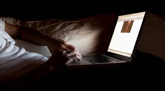 Βρετανία: Μητέρα έστελνε γυμνές φωτογραφίες της κόρης της σε παιδόφιλο!
