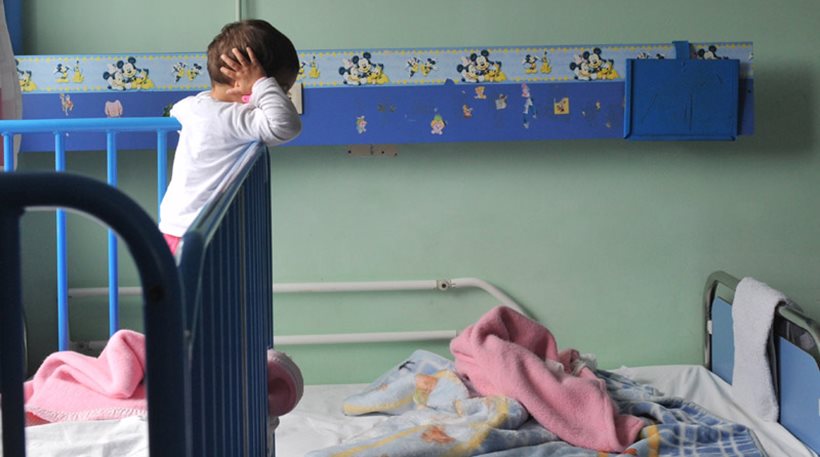 Κάνουν ό,τι μπορούν για να μην χωρίσουν τα τρία αδερφάκια στην Πάτρα