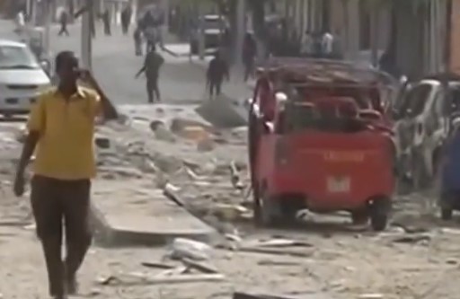 Σομαλία: H στιγμή της έκρηξης παγιδευμένου αυτοκινήτου έξω από ξενοδοχείο (βίντεο)