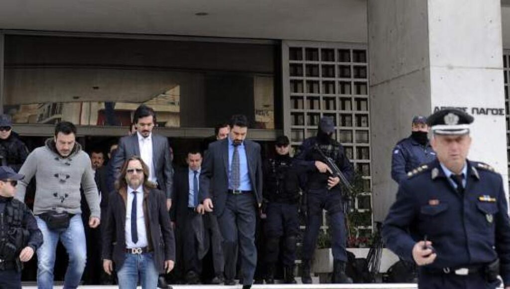 Προκλητικός ο τουρκικός Τύπος, κάνει λόγο για σκάνδαλο για τη μη έκδοση των 8 Τούρκων αξιωματικών