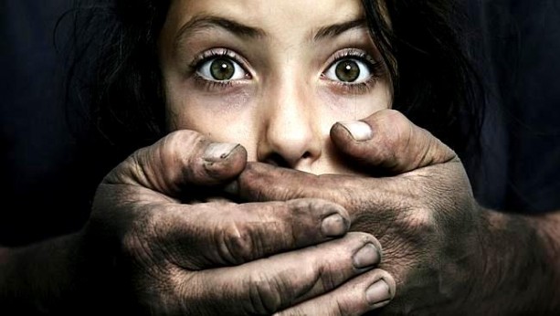 ΗΠΑ: 57χρονος παιδόφιλος κρατούσε αιχμάλωτο κοριτσάκι σε τρύπα στον τοίχο (φωτό)