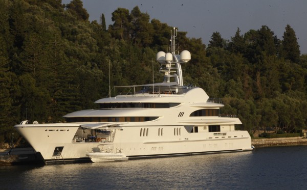 Δεκάδες παράνομοι μετανάστες έφτασαν ανενόχλητοι μέχρι την Λακωνία με θαλαμηγό! – Ότι θέλουν κάνουν οι αλλοδαποί στο Αιγαίο