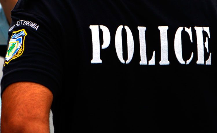 Αφέθηκε ελεύθερος ο αστυνομικός που συνελήφθη για φακελάκι 2.000 ευρώ