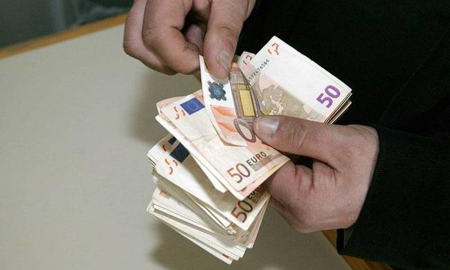 Ρουμάνα εκβίαζε τον εραστή της αποσπώντας του χρηματικά ποσά ώστε να μην αποκαλυφθεί η απιστία του