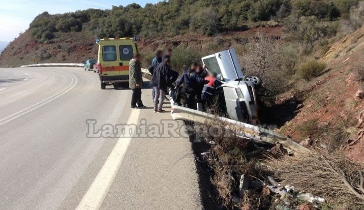 Γυναίκα τραυματίστηκε σε τροχαίο στο δρόμο Λαμίας-Δομοκού (φωτό)