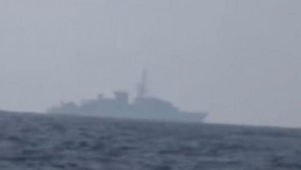 Αντάρτες ανατινάζουν πολεμικό πλοίο στην Υεμένη! (βίντεο)