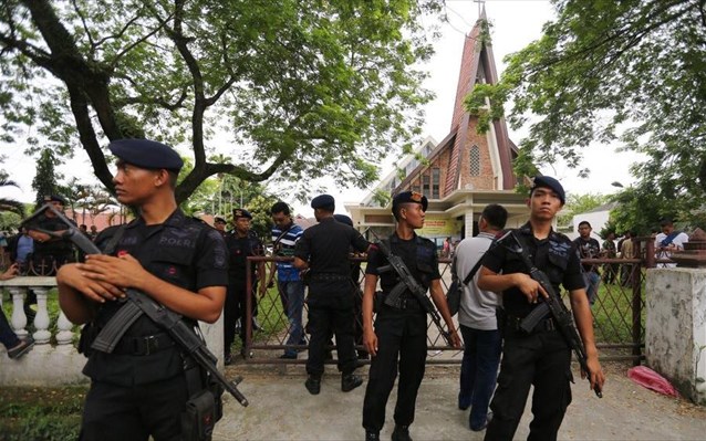 Ινδονησία: Χαμός με γυναίκες που θέλουν να γίνουν βομβίστριες αυτοκτονίας – Υπερπροσφορά εθελοντριών