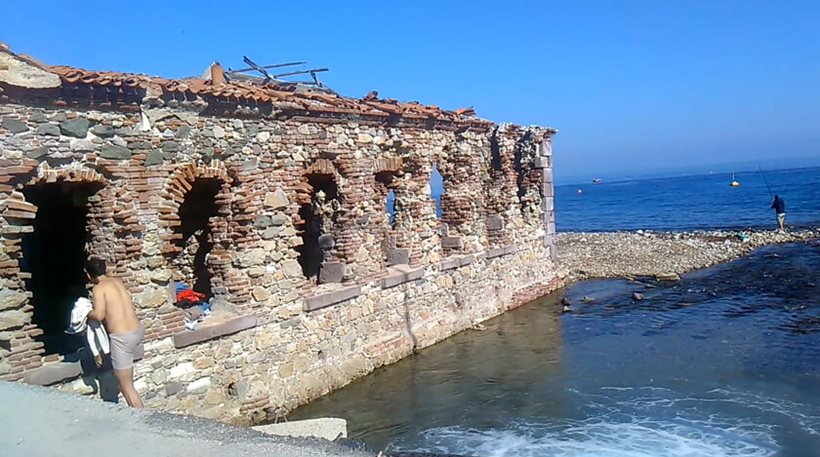 Λέσβος: Στα απόβλητα της ΔΕΗ κάνουν μπάνιο οι πρόσφυγες (βίντεο)