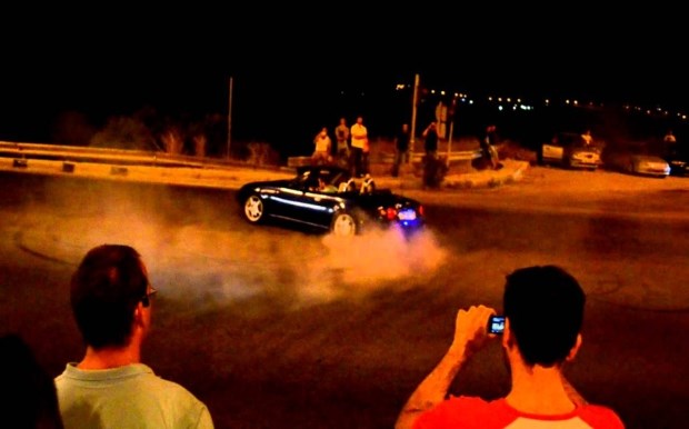 Οι περίφημες κόντρες στην παραλιακή που έγραψαν τη δική τους ιστορία τις δεκαετίες ’80 και ’90 (βίντεο)