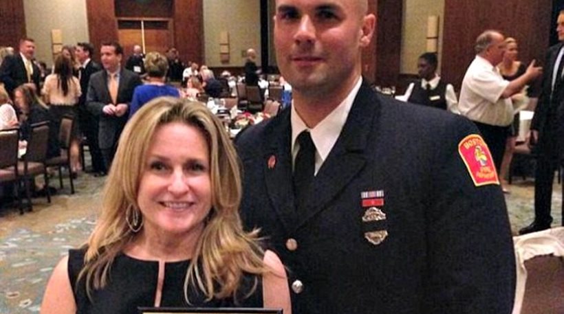 Παντρεύτηκε τον πυροσβέστη που της έσωσε τη ζωή από την επίθεση στη Βοστόνη το 2013 (φωτό, βίντεο)