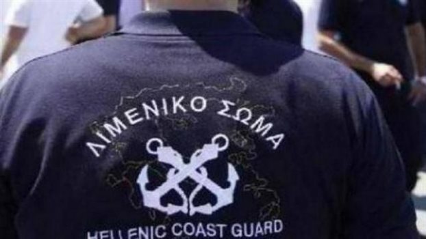 Ζάκυνθος: Περπατούσαν και είδαν μέσα στη θάλασσα 25 δέματα με χασίς (φωτό)