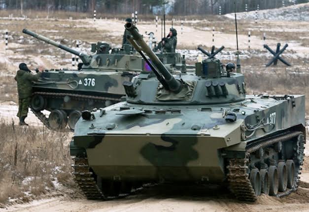 Σκληρή εκπαίδευση για ένα BMD-4M μέσα στα χιόνια! (βίντεο)