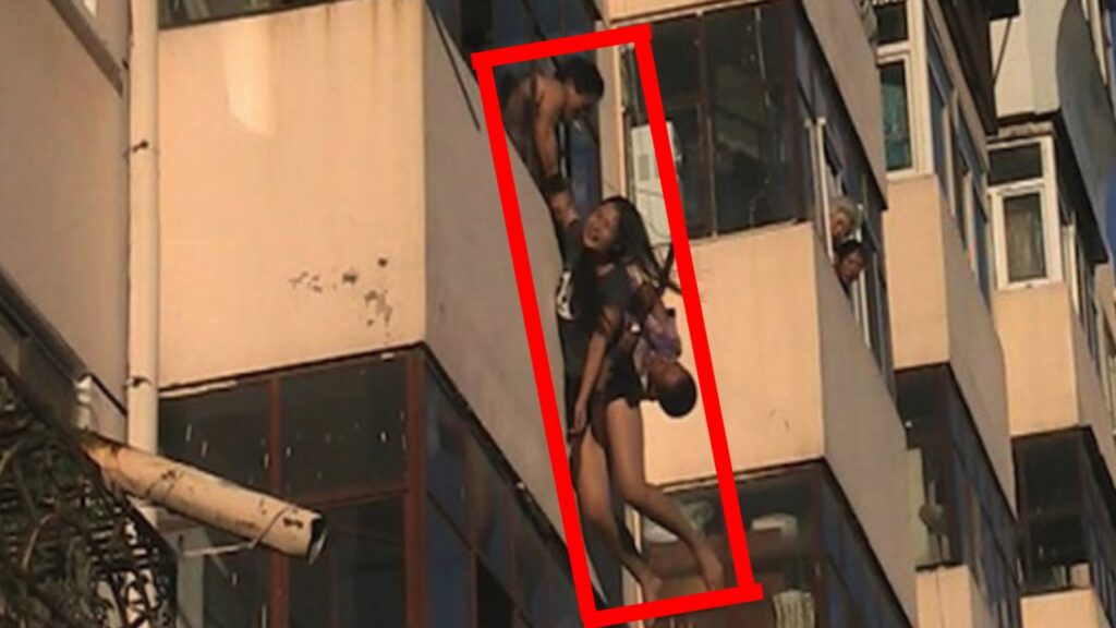 Κίνα: Η γυναίκα του «βούτηξε» στο κενό και την έσωσε αρπάζοντας την … κοτσίδα της (βίντεο)